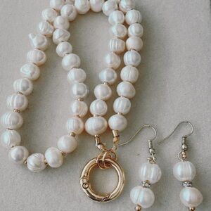 Elegant Pearls Wire-Wrapped Pendant Necklace and Earrings